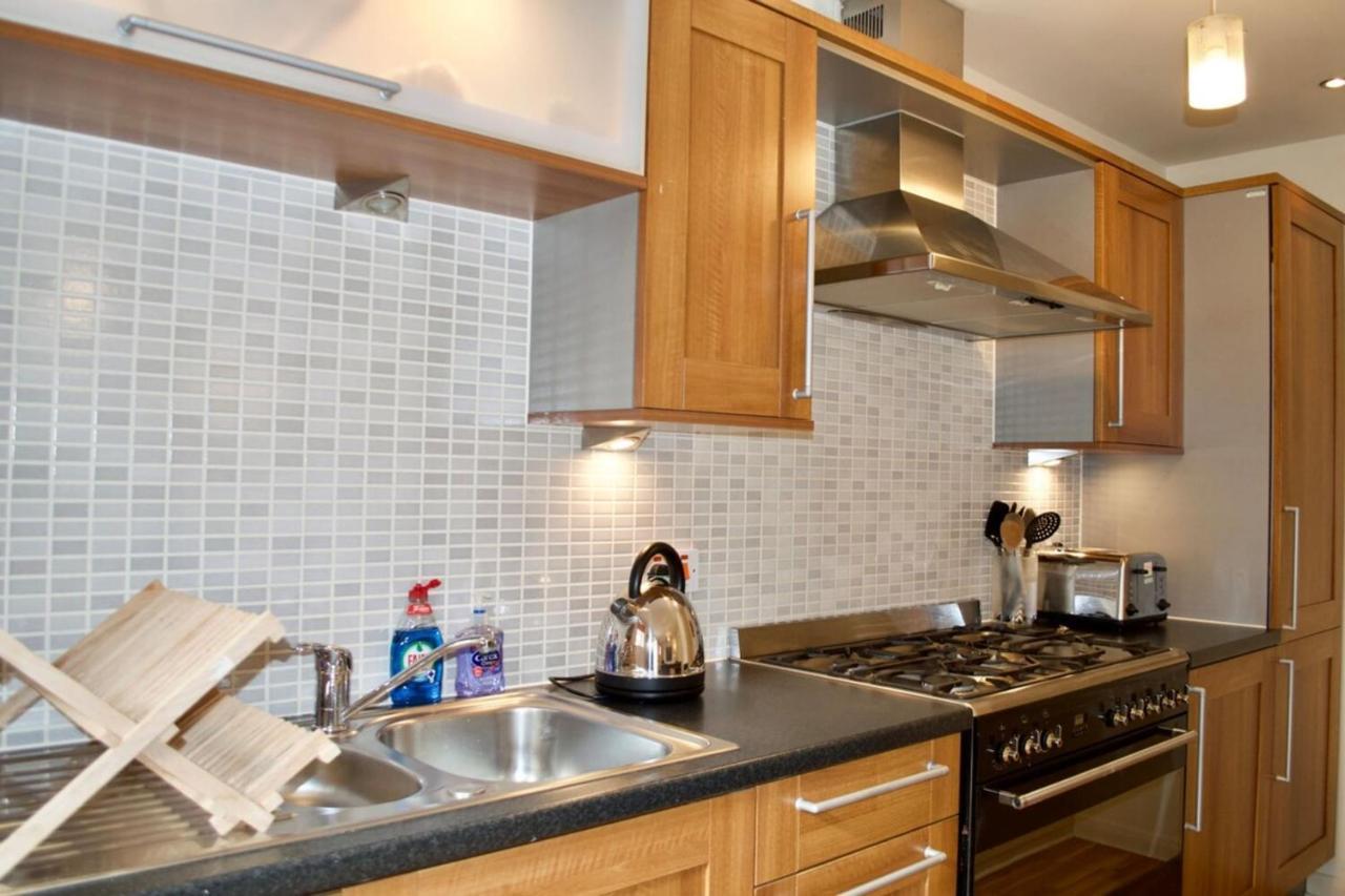 Modern 2 Bedroom City Centre Flat エディンバラ エクステリア 写真